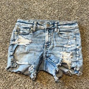 american eagle light wash jean shorts!